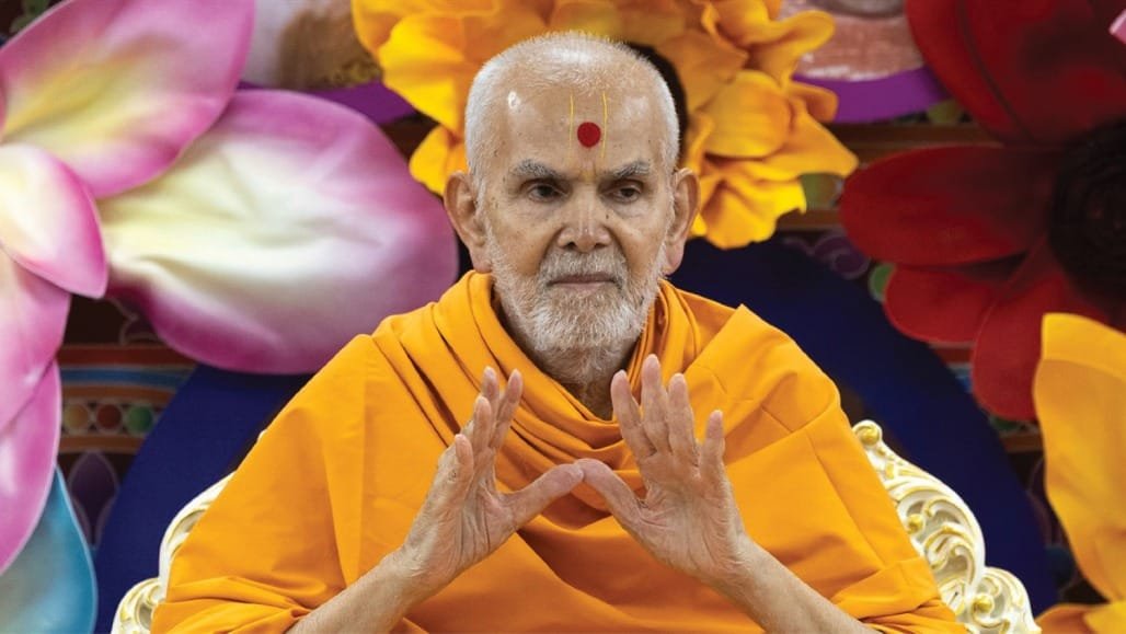 પેરિસમાં મહંત સ્વામી મહારાજનું આગમન, 6 સપ્ટેમ્બરે ફ્રાન્સના પ્રથમ હિન્દુ મંદિરનું લોકાર્પણ