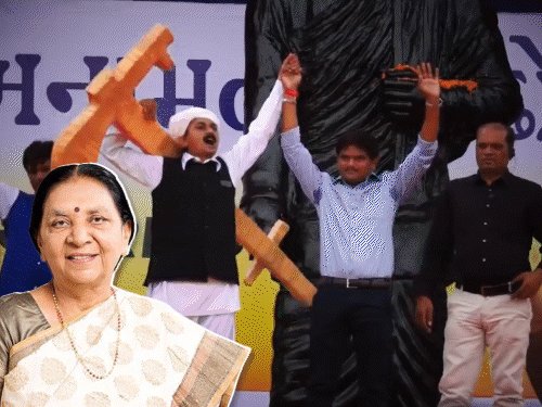 પુસ્તકમાં આરોપ: ભાજપ-કોંગ્રેસના નેતાઓએ પાટીદાર આંદોલન ભડકાવ્યું